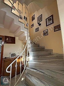 IRMAK MAHALLESİNDE DENİZ MANZARALI 3 KATLI VİLLA