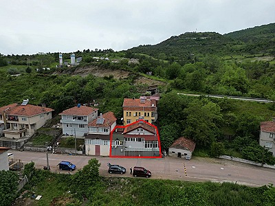 CADDE ÜZERİ MÜSTAKİL EV