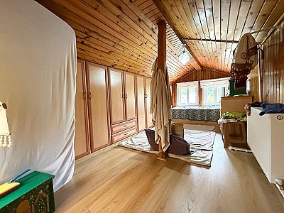 CADDE ÜZERİ MÜSTAKİL EV