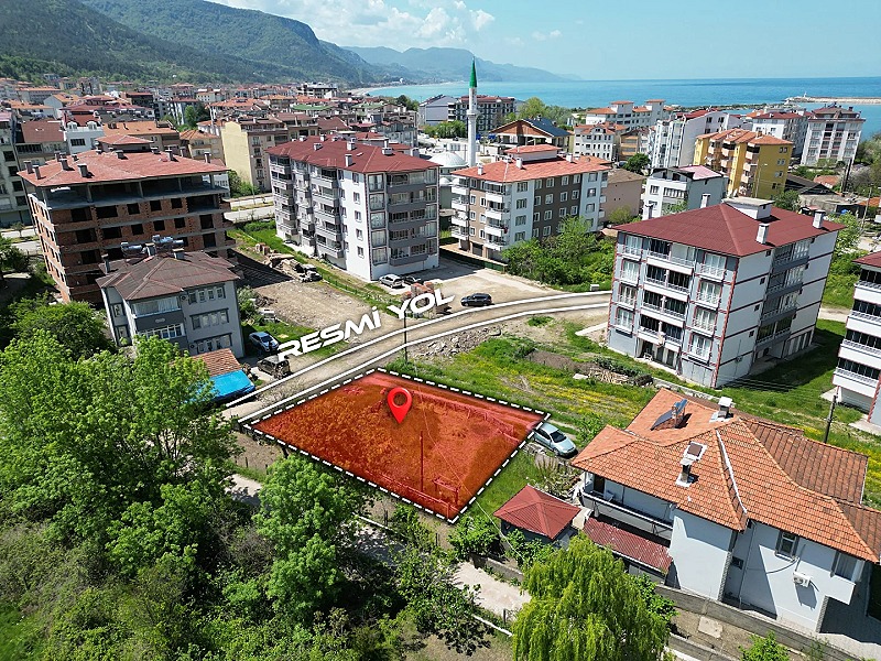 CUMHURİYET MAHALLESİNDE  4 KAT İMARLI ARSA